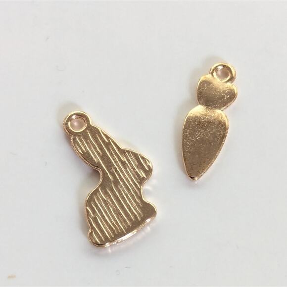 Whimsy Gold Tone White Bunny Rabbit Carrot Mini Pendant Bracelet Charms Set Of 2 - Picture 2 of 3